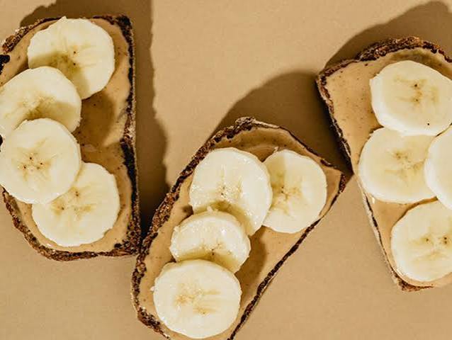 Best snacks for breastfeeding moms: 25 easy options for energy and milk supply support